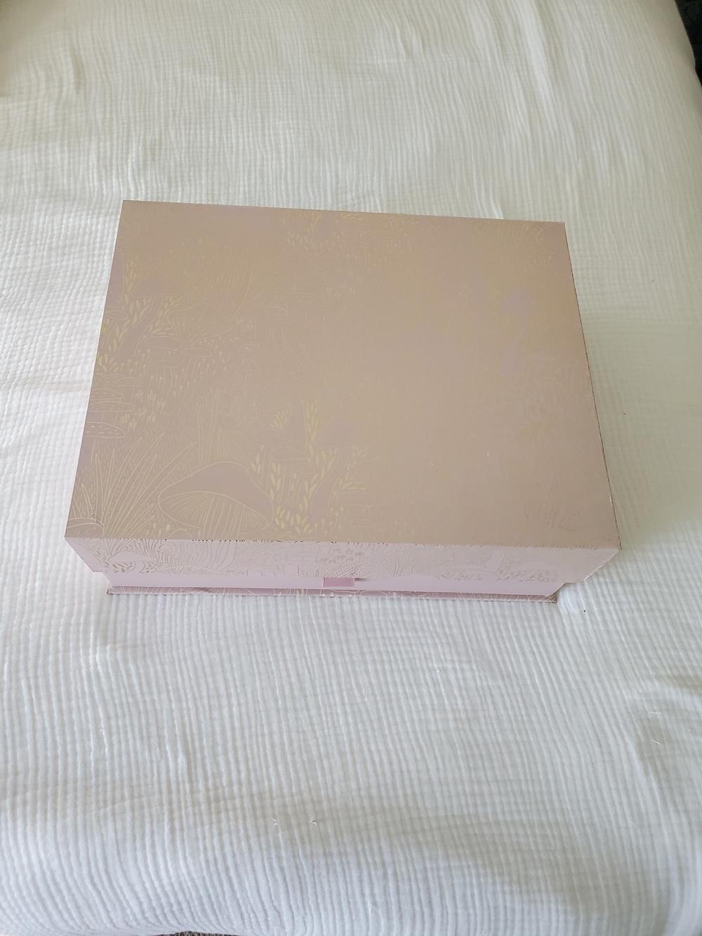 NEW Magnetic Closure Pink And Gold Gift Box